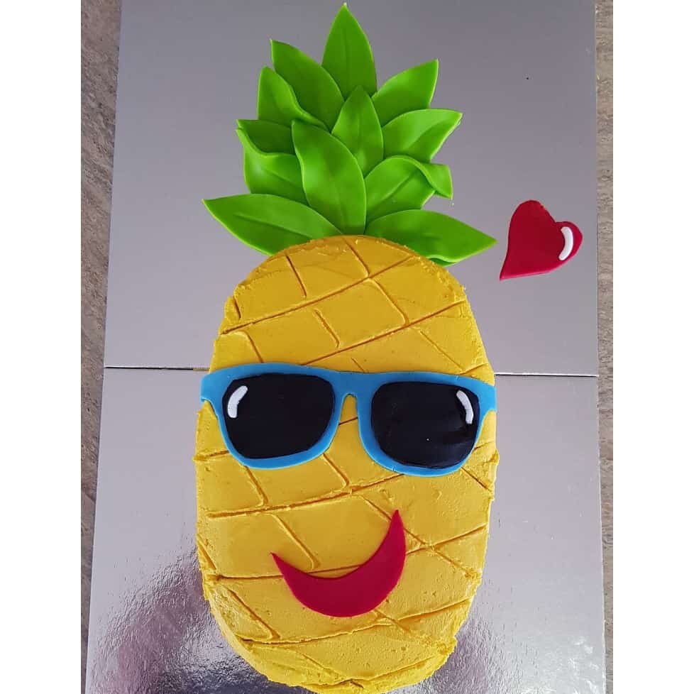 Michaels Stores - Throwing a summer birthday party? Try these easy pineapple  cake pops — a perfect party treat!🍍 cc: Wilton Cake Decorating  http://spr.ly/6009DjzpD | Facebook