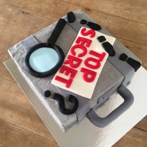 murder mystery adult birthday boy DIY cake kit from Cake 2 The Rescue