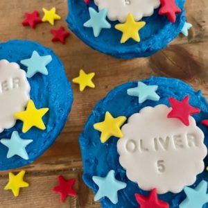 kids-cupcakes-birthday-age-and-name