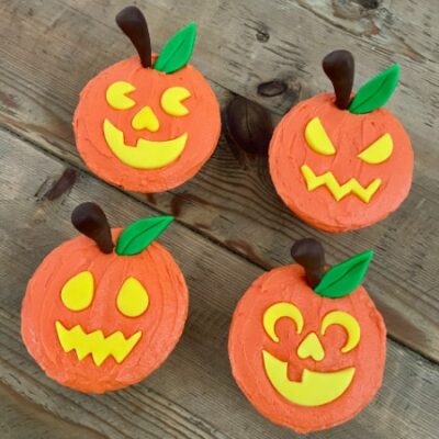 kids-pumpkin-face-halloween-cupcakes